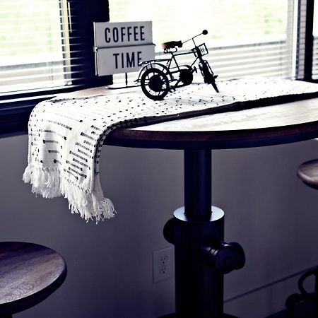 Cozy Coffee Corner Apartment Нашвил Екстериор снимка